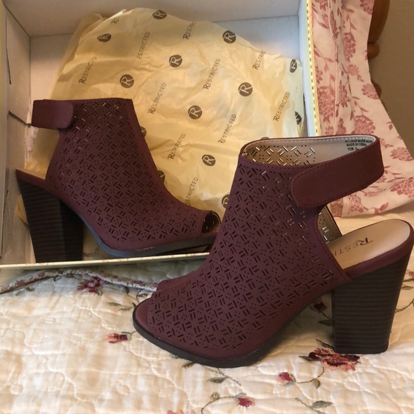 Shoes - Picture 2 of 4